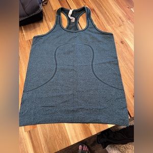 Lululemon tank top